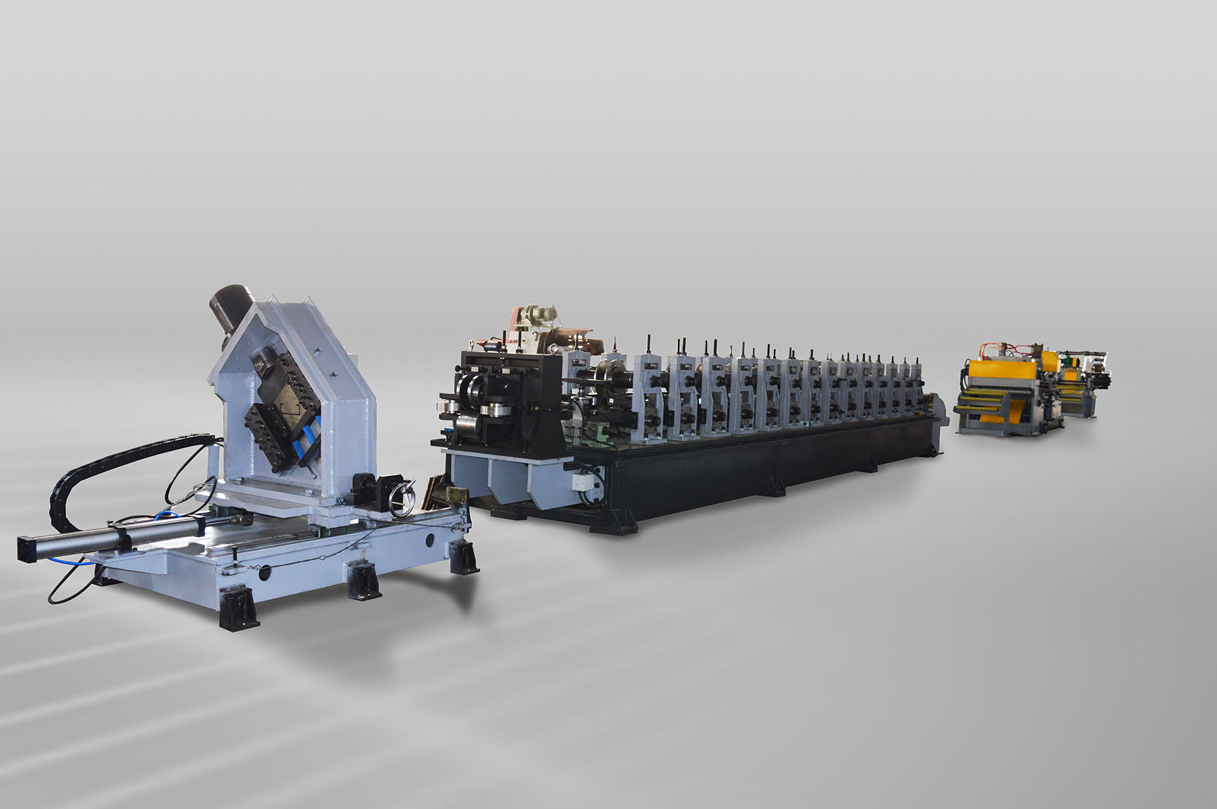 濟南光先數(shù)控C型鋼沖孔輥壓成型生產(chǎn)線光伏支架生產(chǎn)線